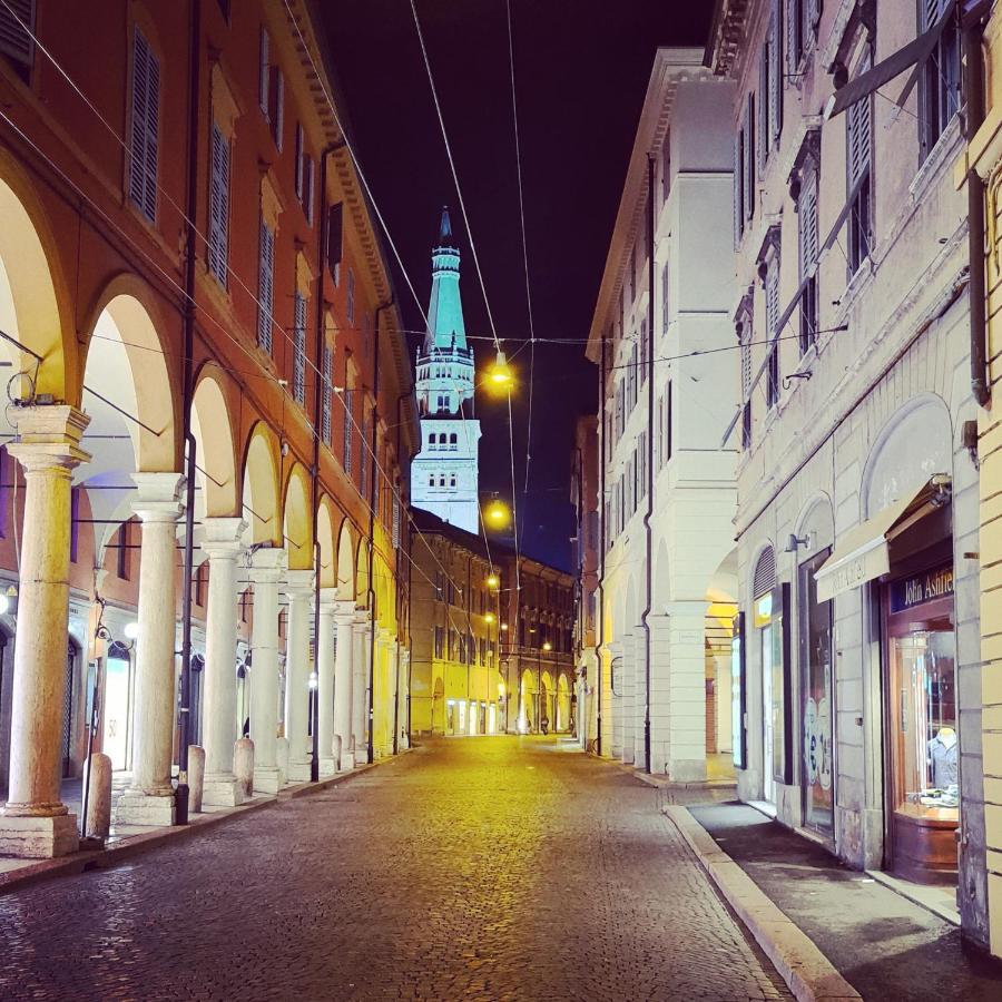 モデナCasa Viola, Deliziosa Mansarda In Centro Storicoアパートメント エクステリア 写真